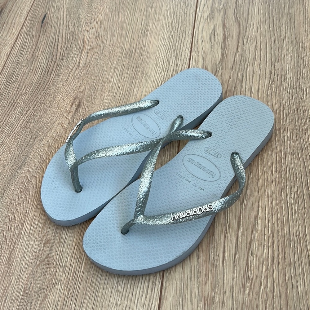 Havaianas Women's Slim Logo Metallic Sandal           Grey 35/36 BR (6 M US)